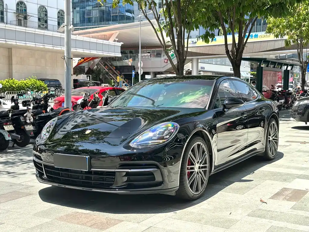 Porsche Panamera 2019 — фото 1