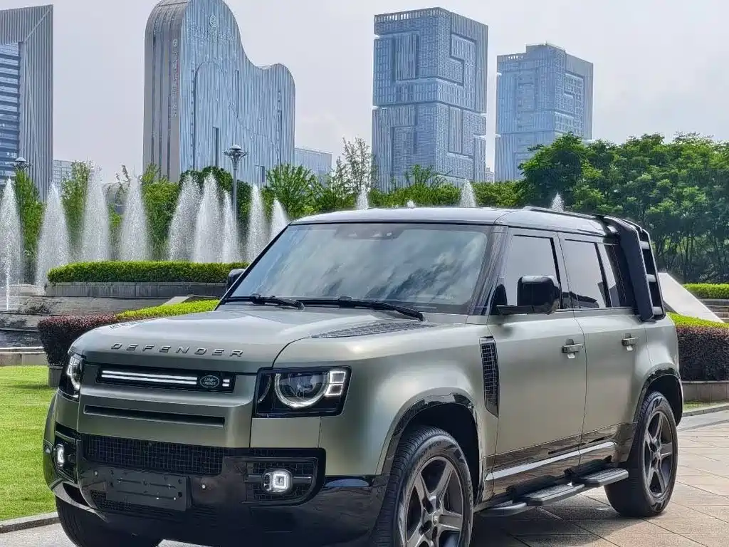 Land Rover Defender 2024 — фото 1