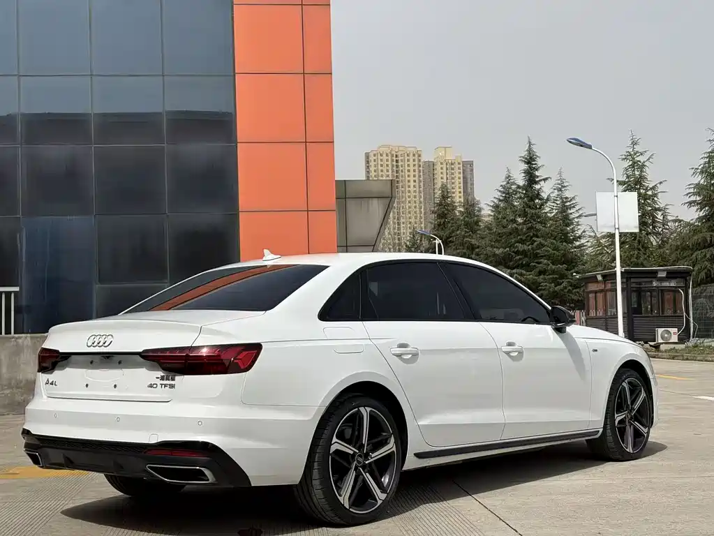 Audi A4L 2024 — фото 13