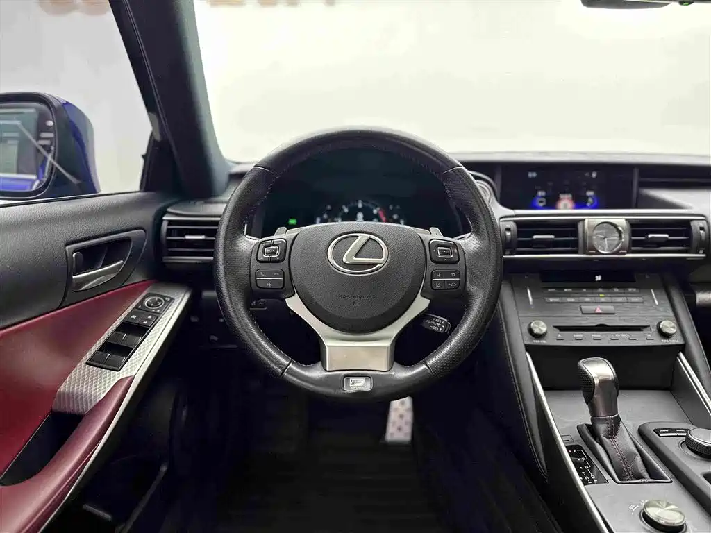 Lexus IS 2019 — фото 9