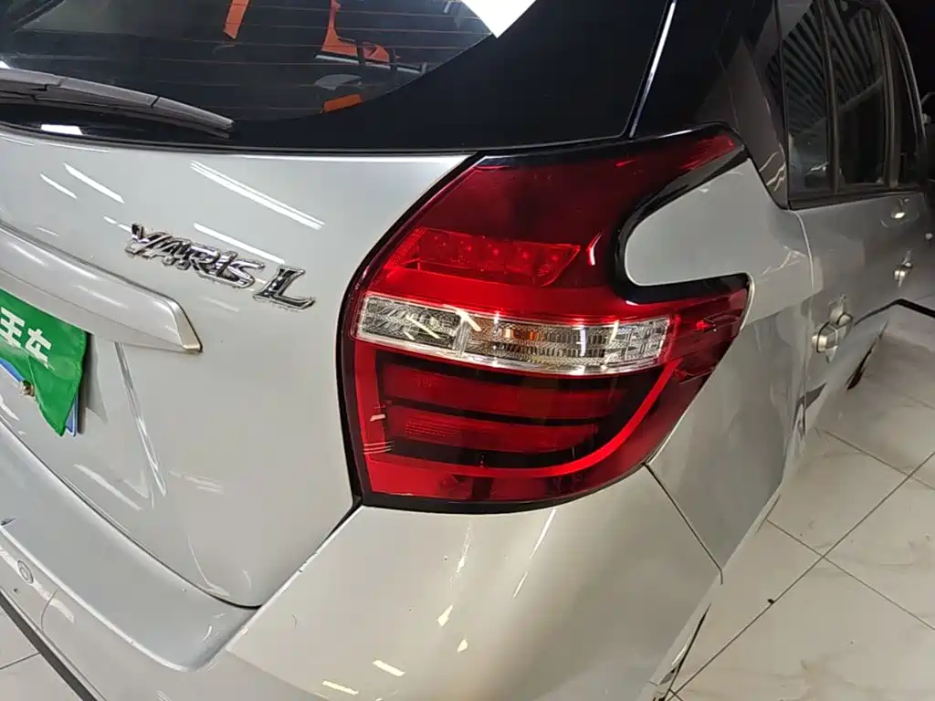 Toyota Yaris L 2020 — фото 8