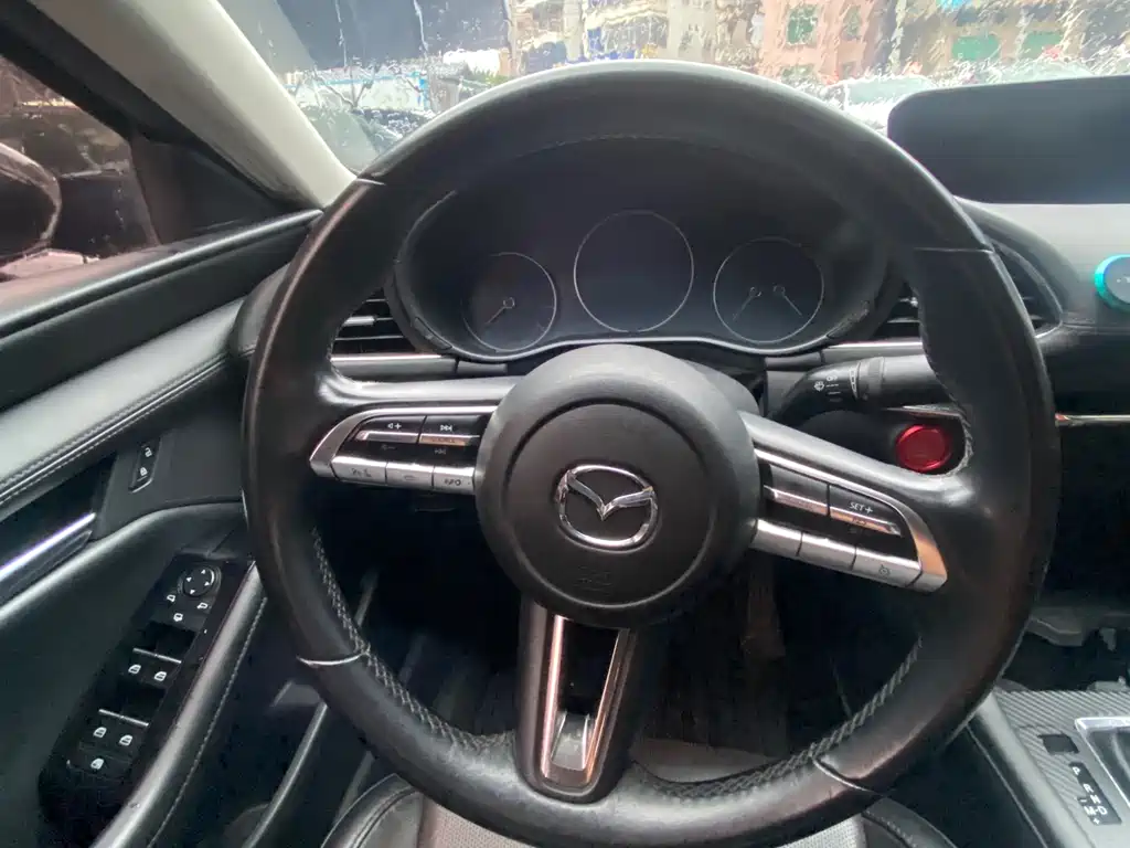 Mazda 3 Axela 2019 — фото 9