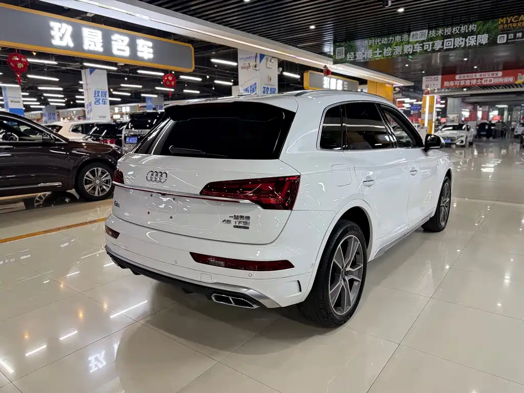 Audi Q5L 2023 — фото 12