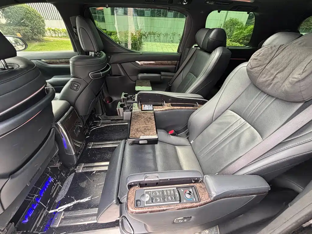 Toyota Alphard 2022 — фото 11
