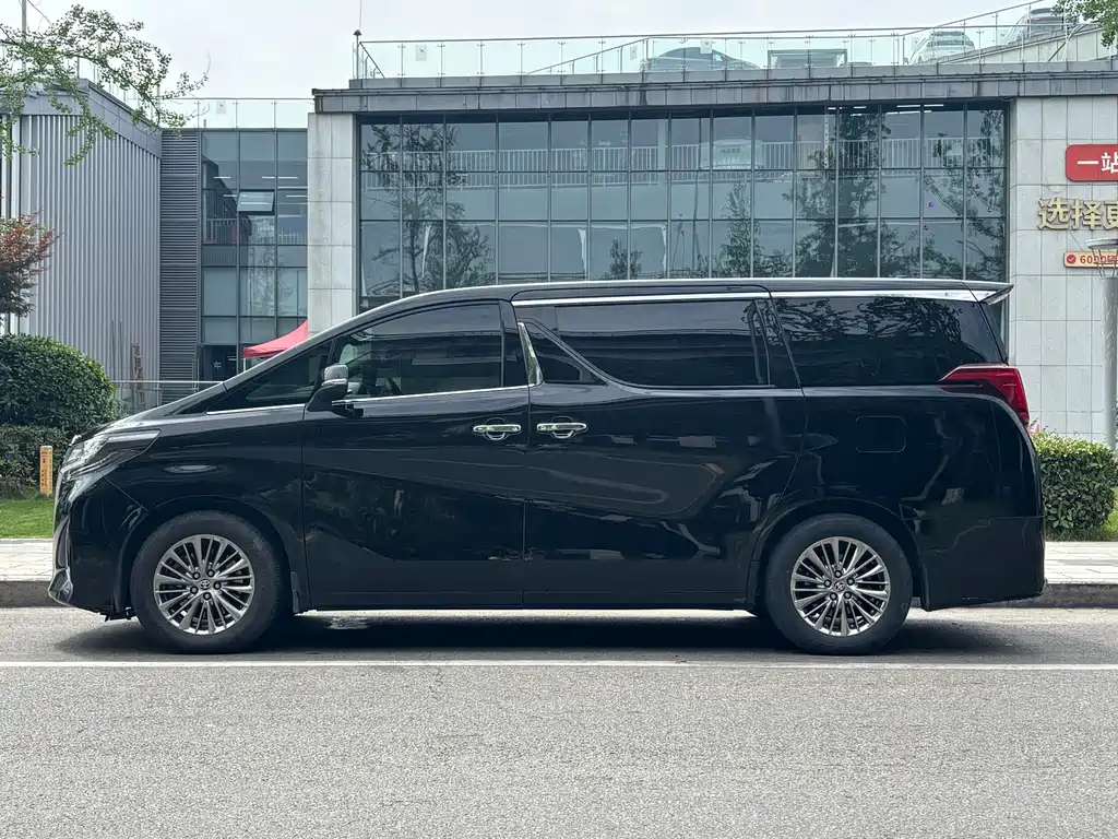 Toyota Alphard 2022 — фото 4
