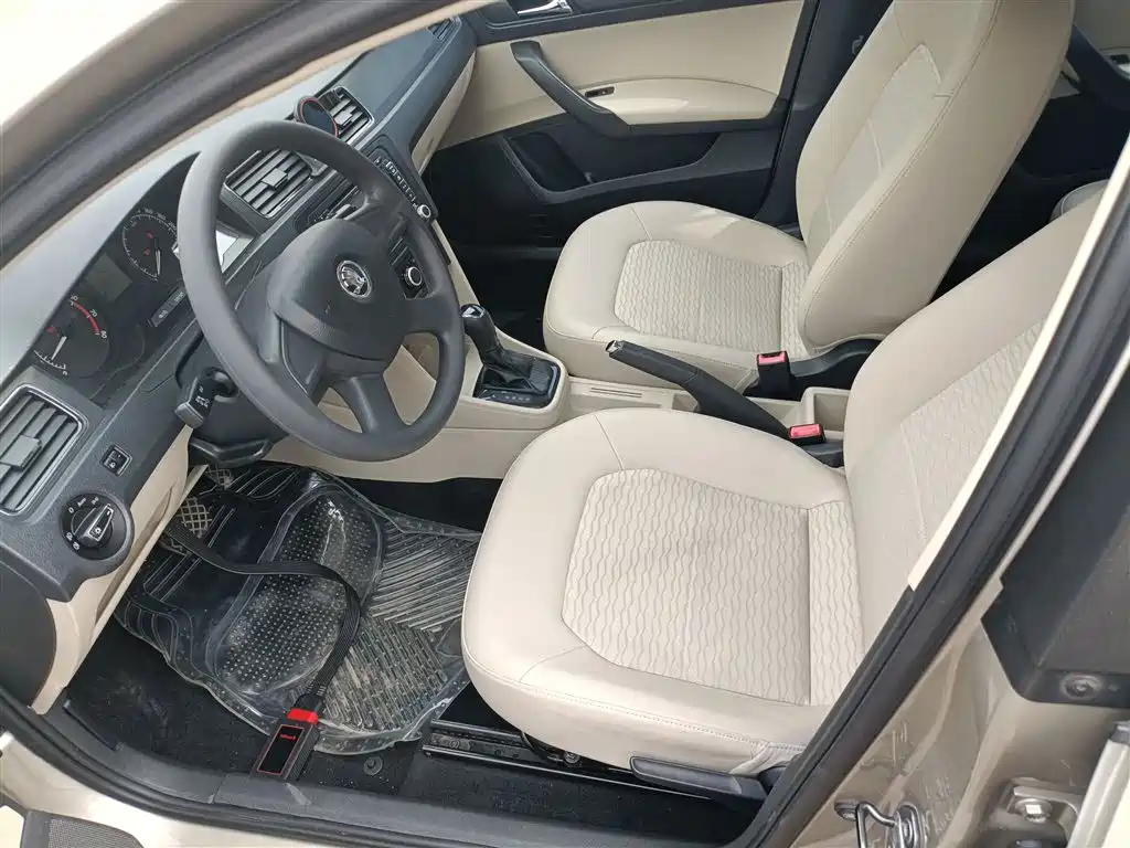 Skoda Rapid 2014 — фото 11