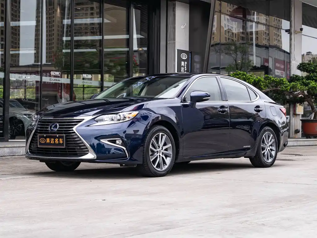 Lexus ES 2016 — фото 1
