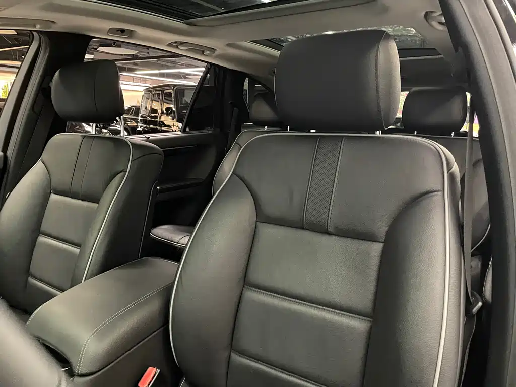 Mercedes-Benz R-Class 2017 — фото 25