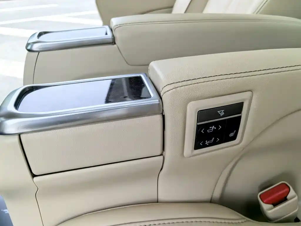 Toyota Alphard 2020 — фото 13