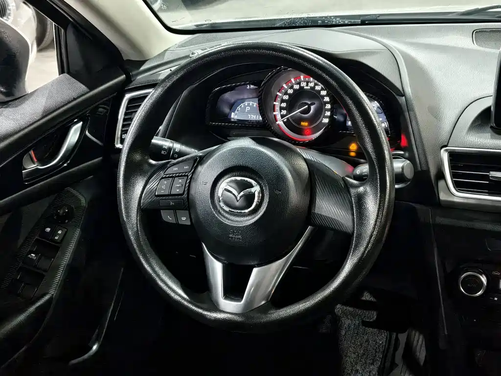 Mazda 3 Axela 2017 — фото 6