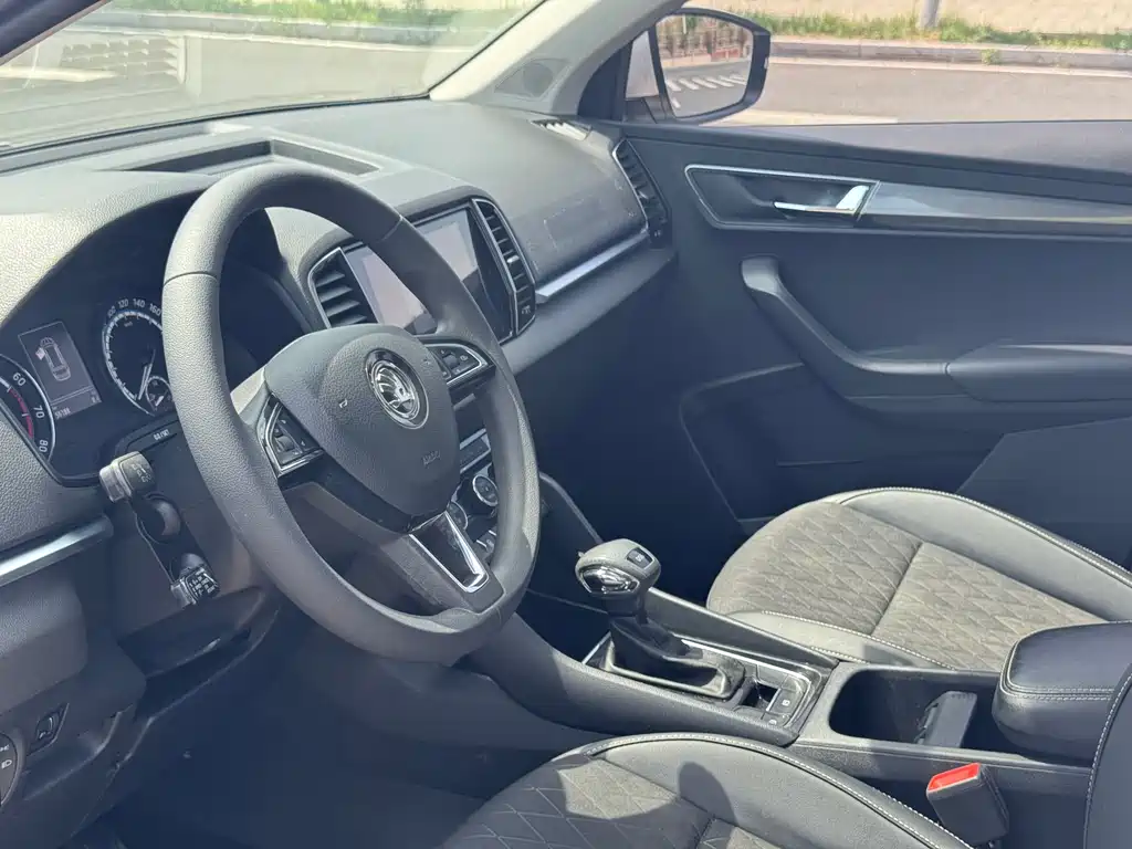 Skoda Karoq 2021 — фото 11
