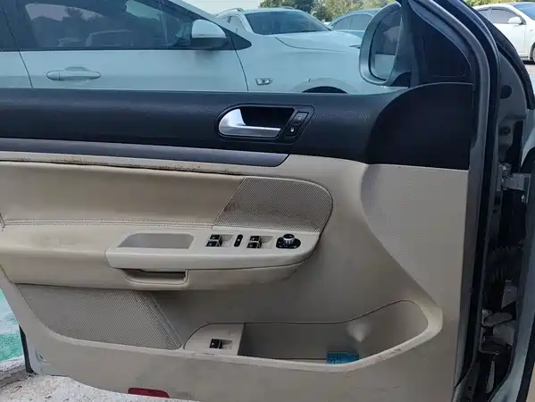 Volkswagen Sagitar 2011