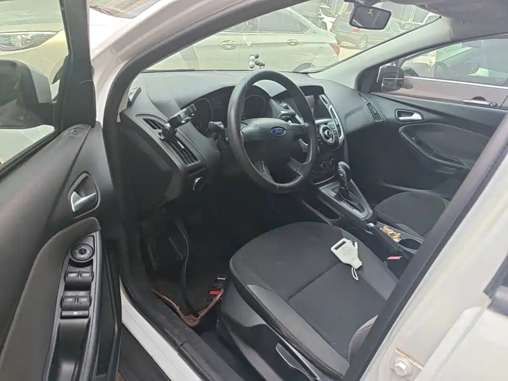 Ford Focus 2015 — фото 16