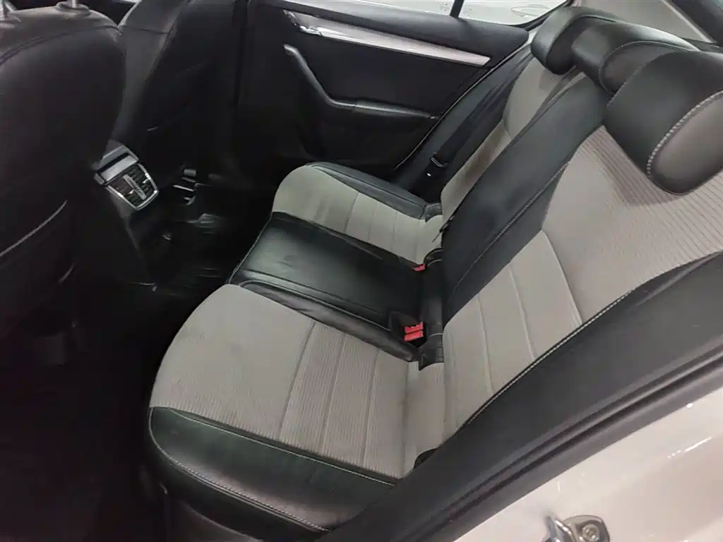 Skoda Octavia 2017 — фото 24