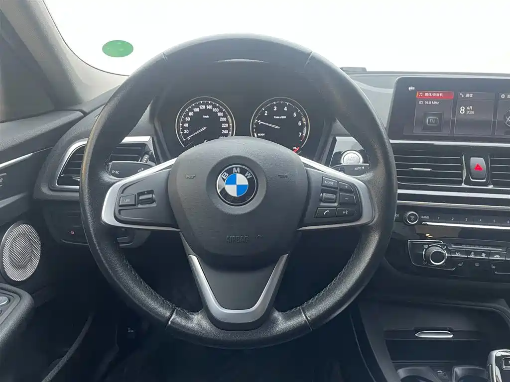 BMW 1 Series 2021 — фото 14