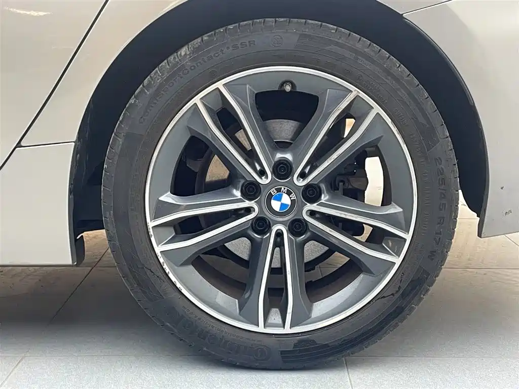 BMW 1 Series 2021 — фото 18