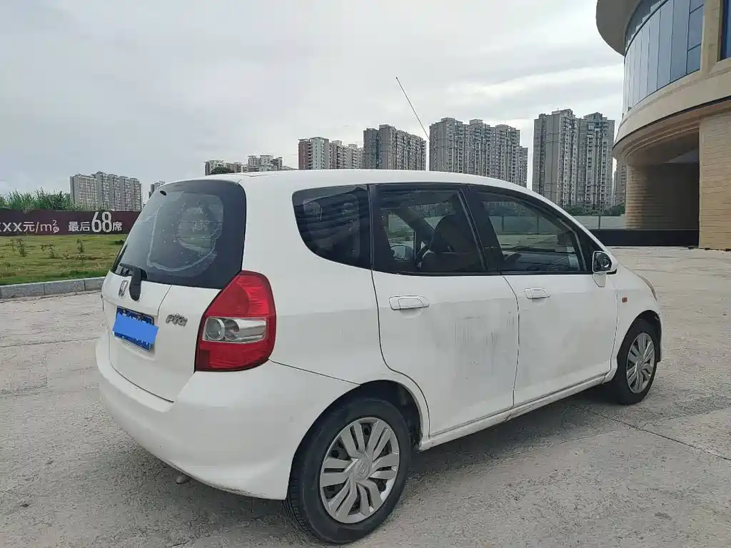 Honda Fit 2005 — фото 10