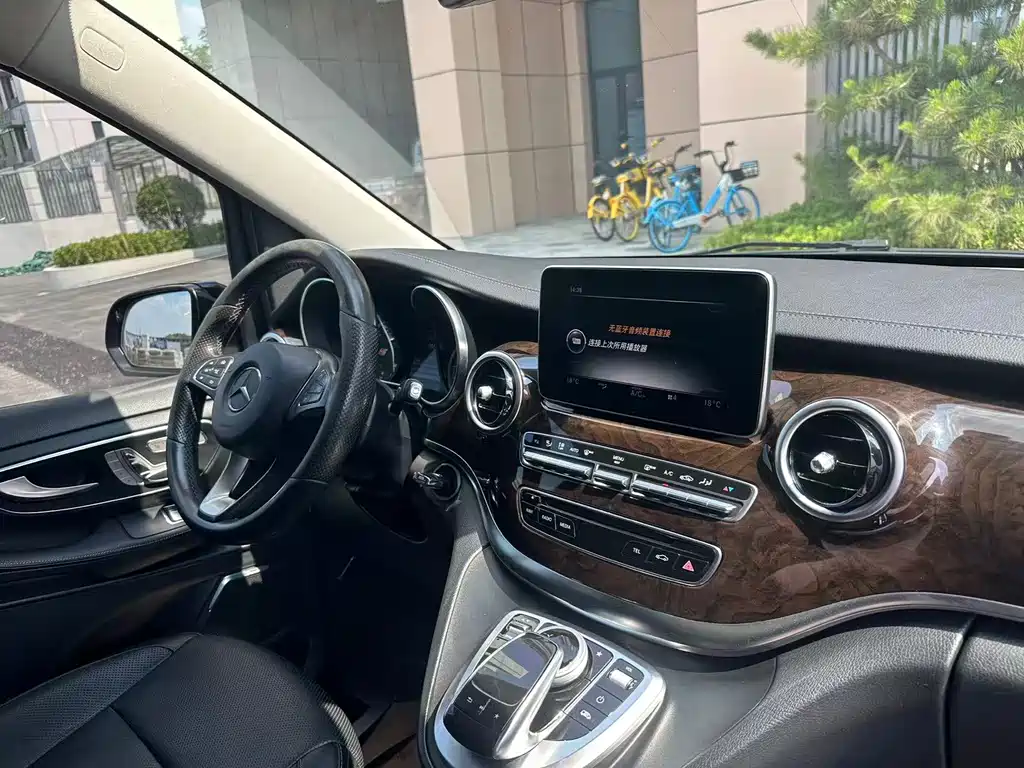 Mercedes-Benz V-Class 2017 — фото 10