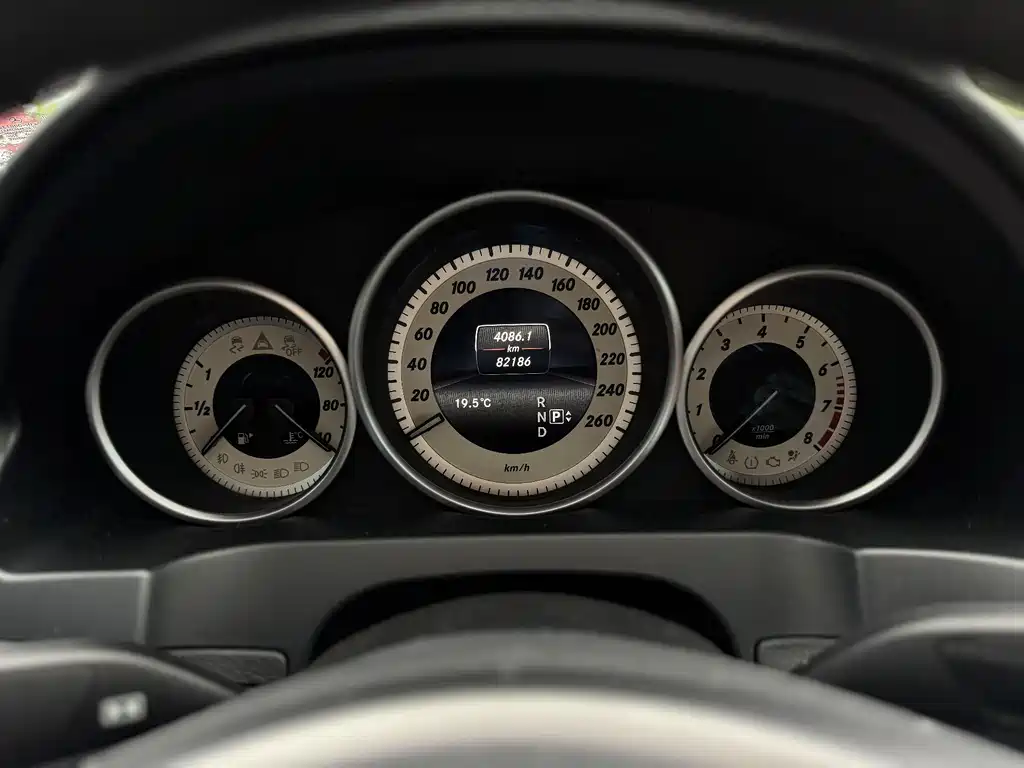 Mercedes-Benz E-Class 2015 — фото 11