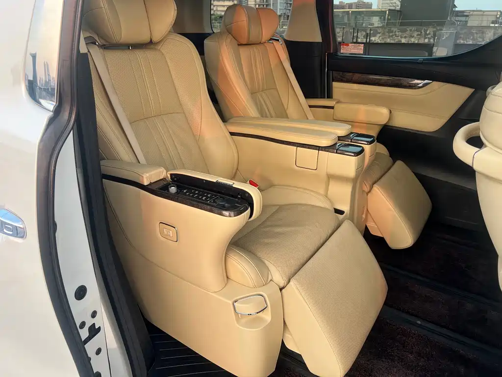Toyota Alphard 2018 — фото 16