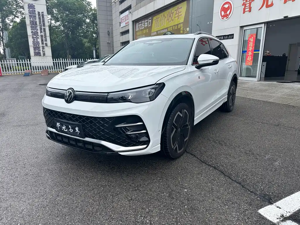 Volkswagen Tiguan L 2024 — фото 1