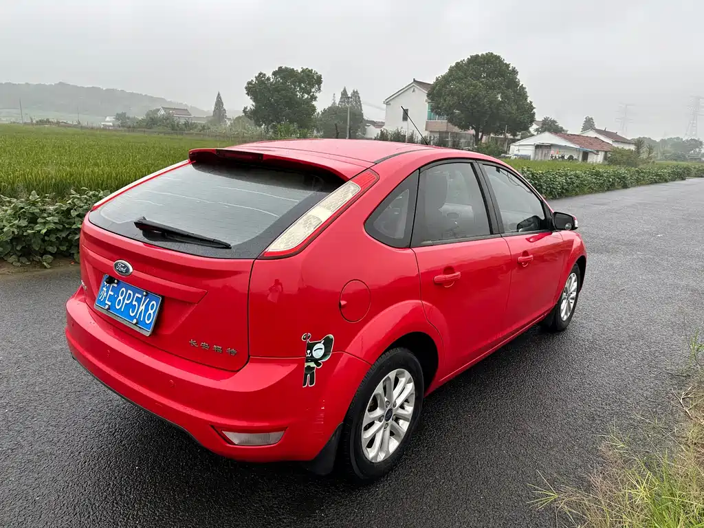 Ford Focus 2015 — фото 6