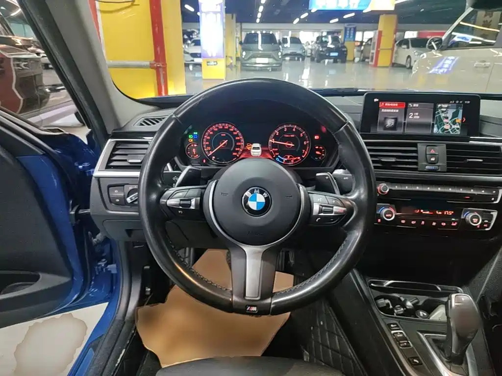 BMW 3 Series 2018 — фото 11
