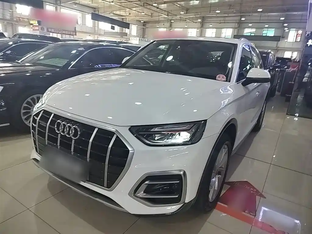 Audi Q5L 2023 — фото 1