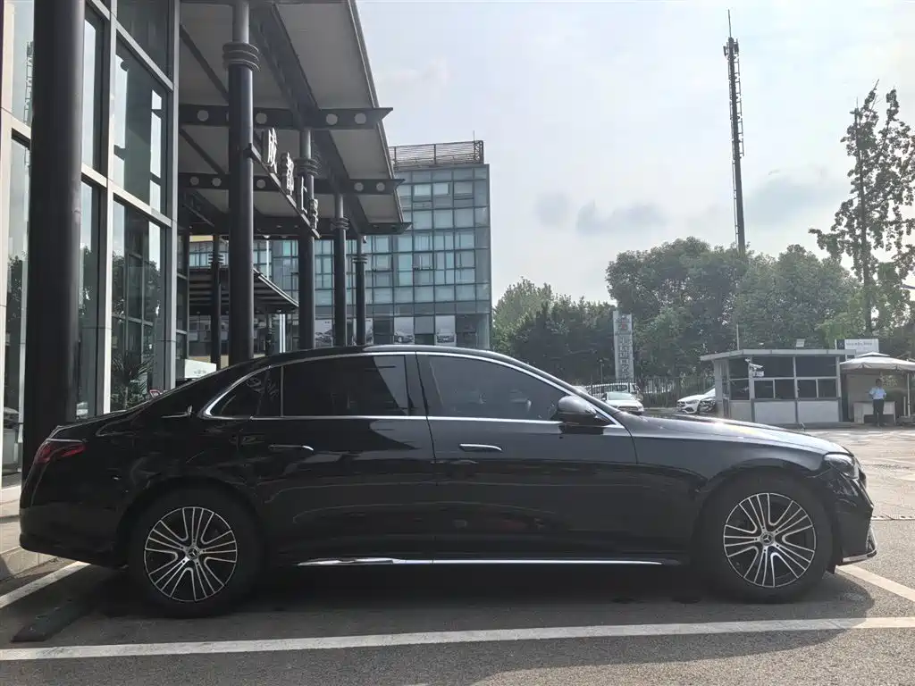 Mercedes-Benz E-Class 2025