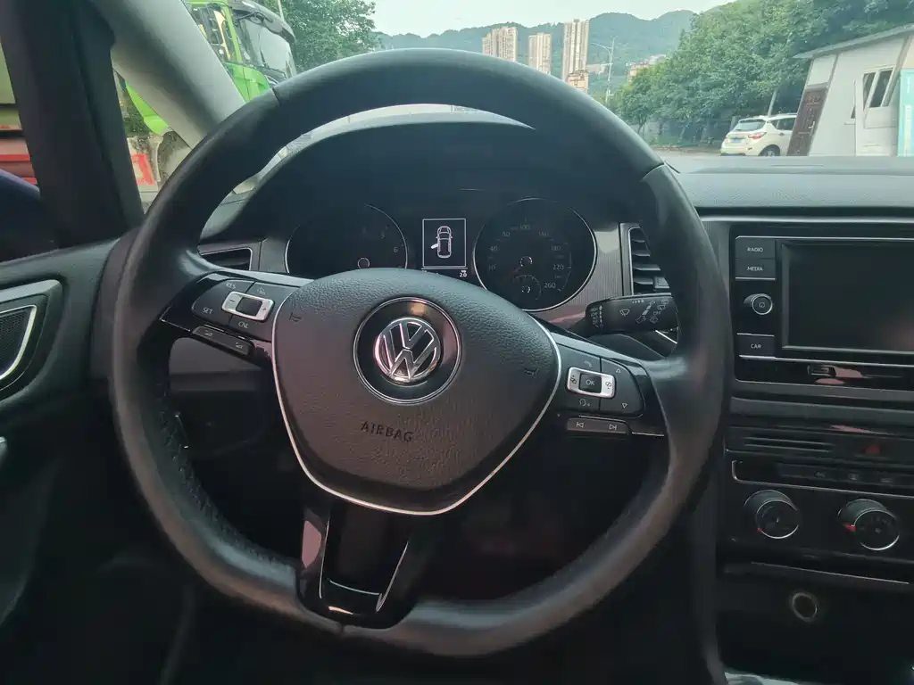 Volkswagen Golf Sportsvan 2018 — фото 16