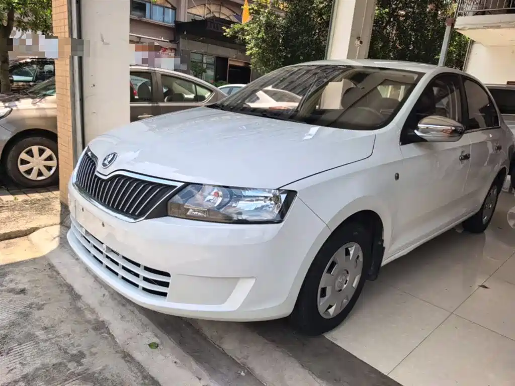 Skoda Rapid 2015 — фото 1