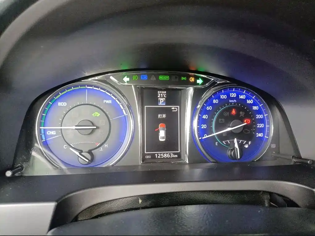 Toyota Camry 2017 — фото 9