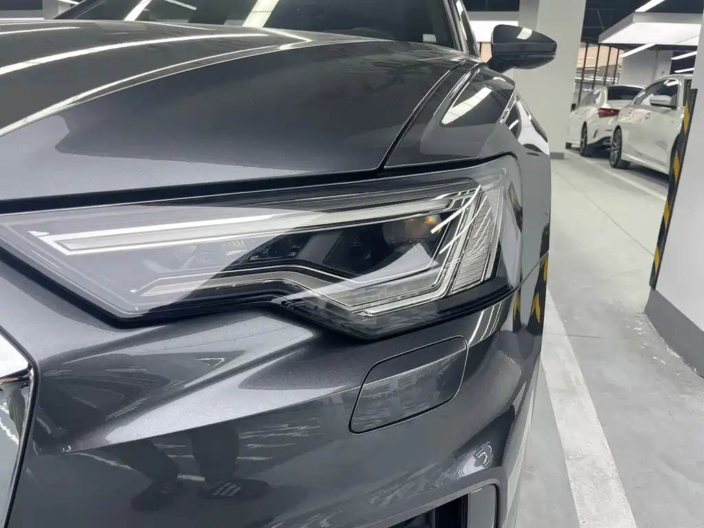 Audi A6L 2022