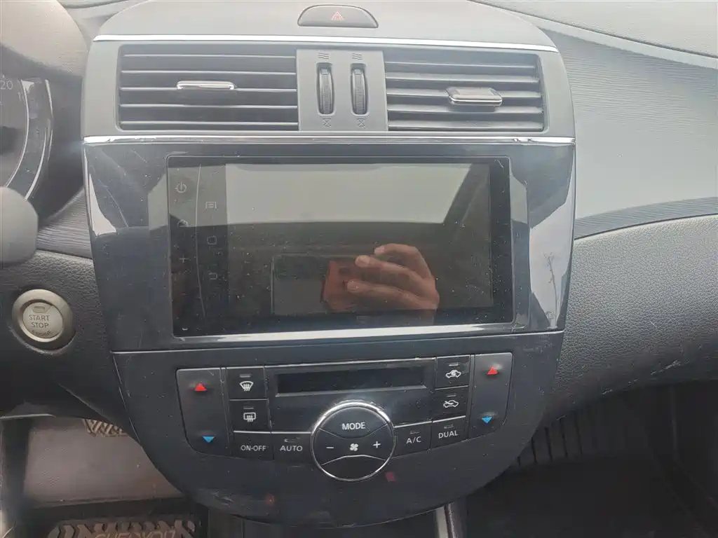 Nissan Tiida 2015 — фото 13