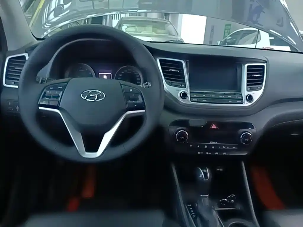 Hyundai Tucson 2017 — фото 10