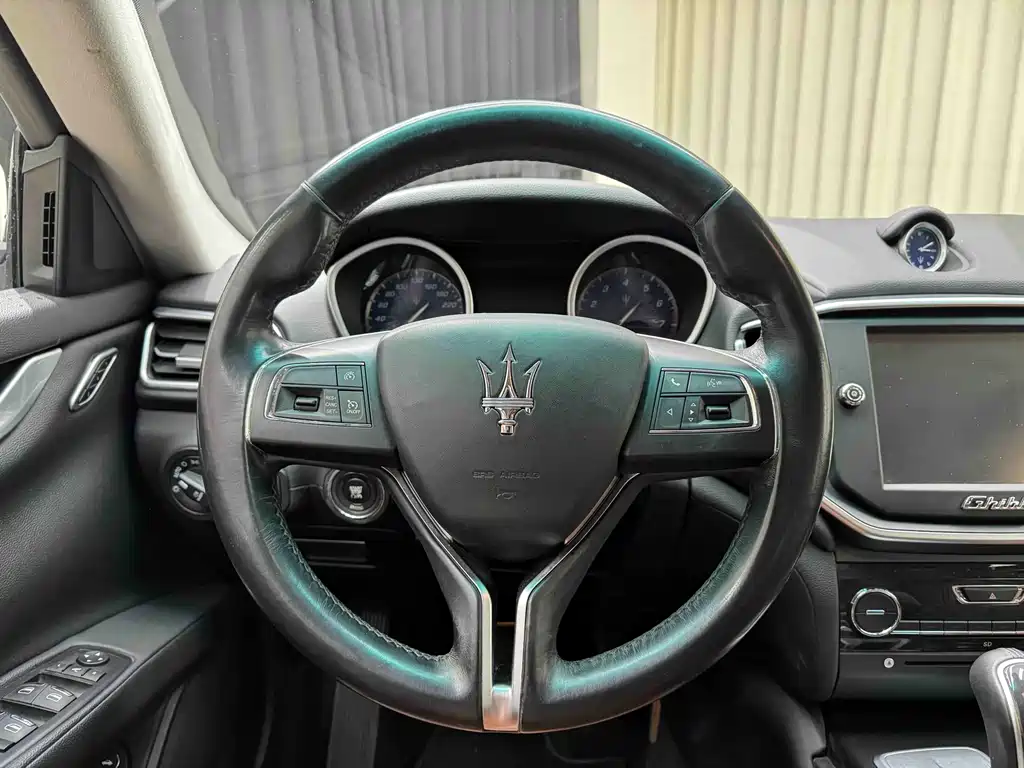 Maserati Ghibli 2015 — фото 21