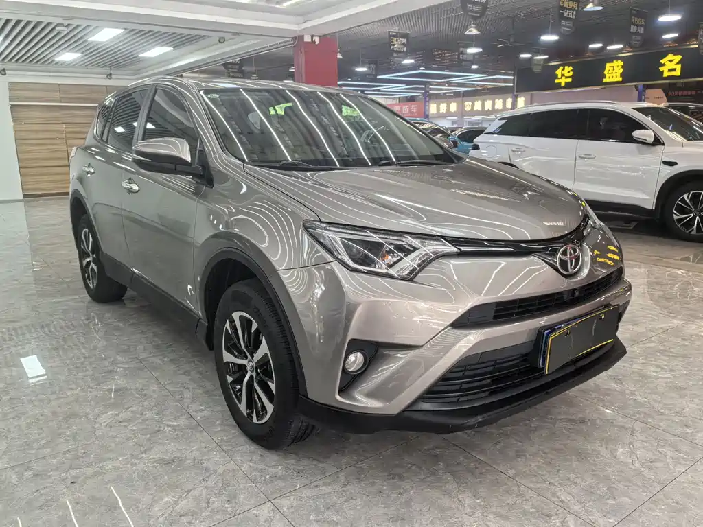 Toyota RAV4 2017 — фото 3
