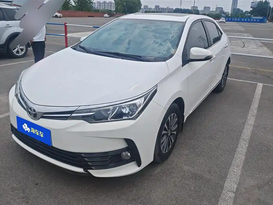 Toyota Corolla 2018 — фото 1