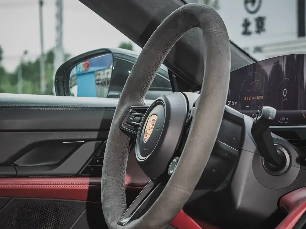 Porsche Taycan 2020 — фото 10