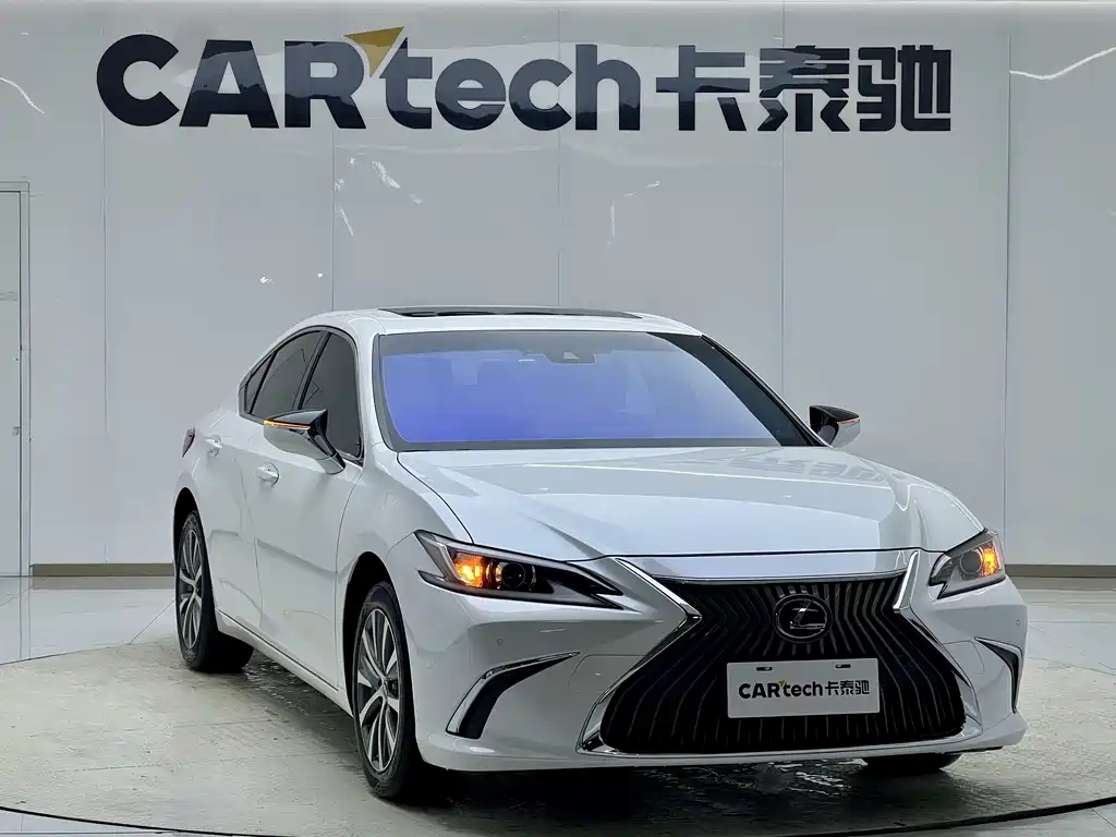 Lexus ES 2021 — фото 13