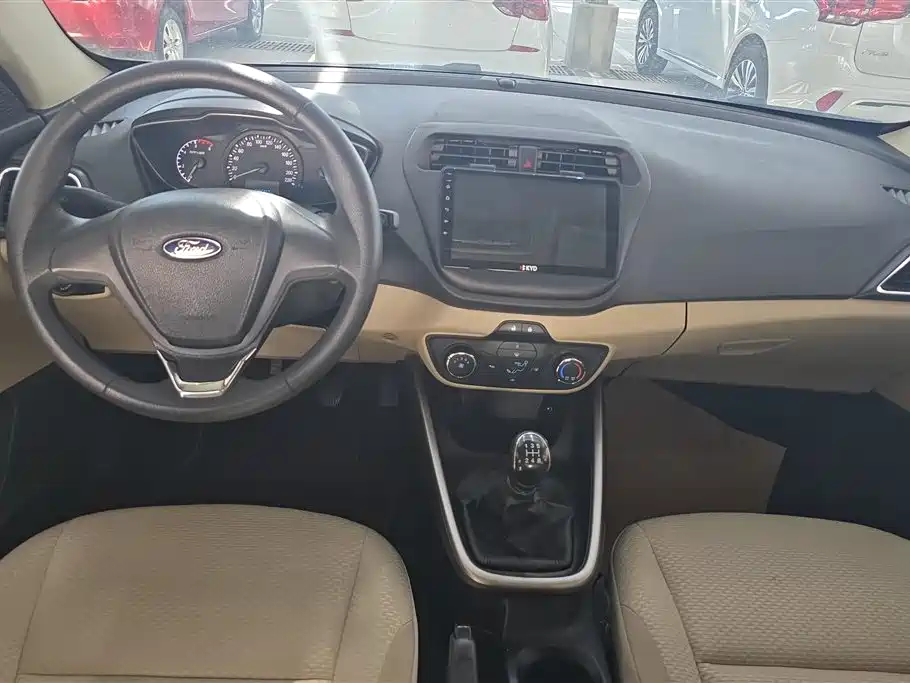 Ford Escort 2017 — фото 12