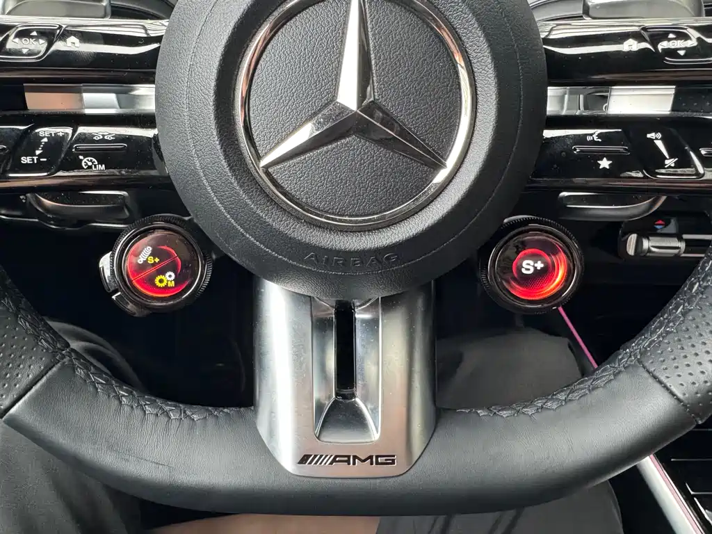 Mercedes-Benz GLB AMG 2025 — фото 16