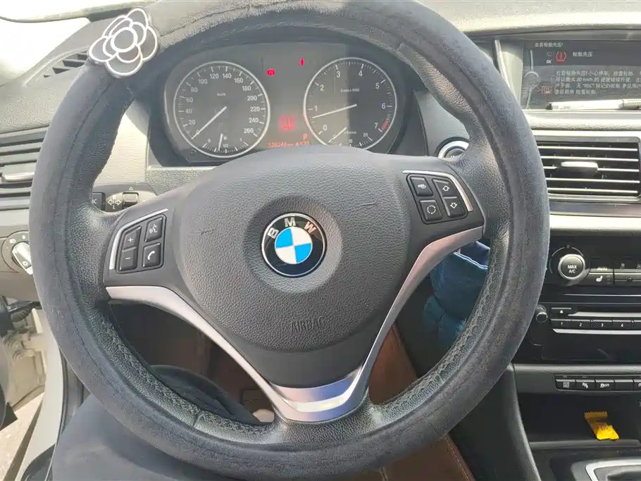 BMW X1 2015 — фото 15