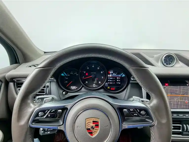 Porsche Macan 2019 — фото 11