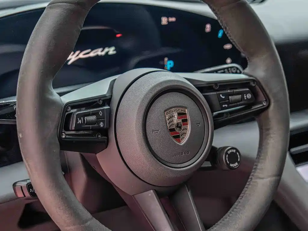 Porsche Taycan 2023 — фото 13