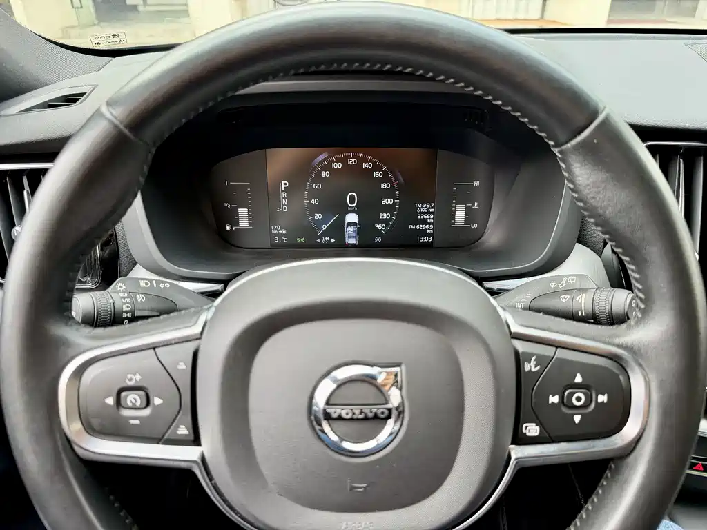 Volvo XC60 2020 — фото 17