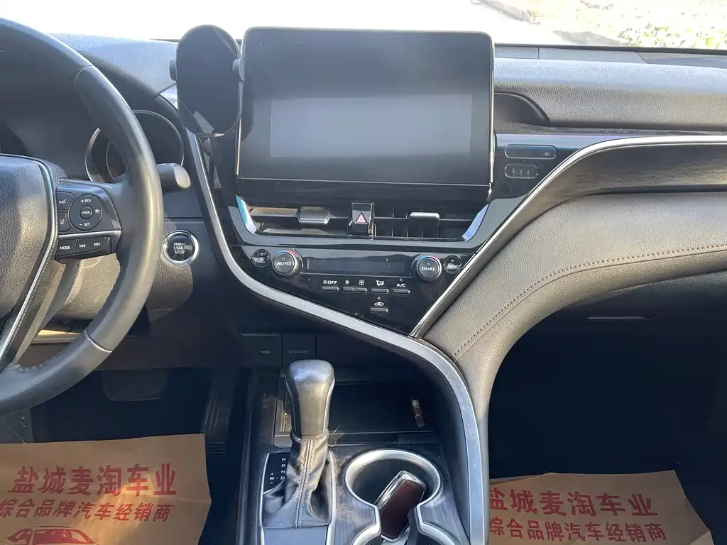 Toyota Camry 2023 — фото 14
