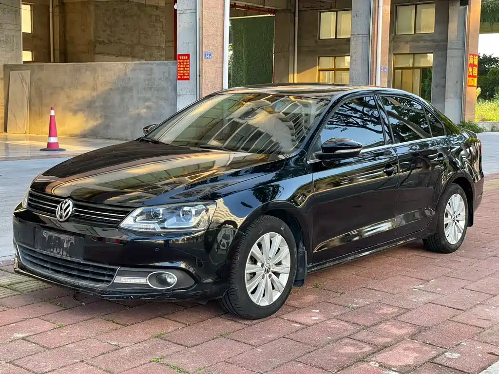 Volkswagen Sagitar 2015