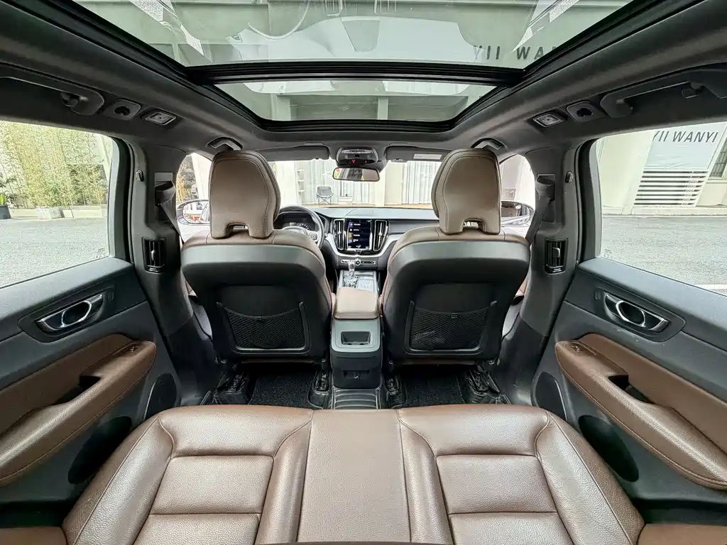 Volvo XC60 2020 — фото 13