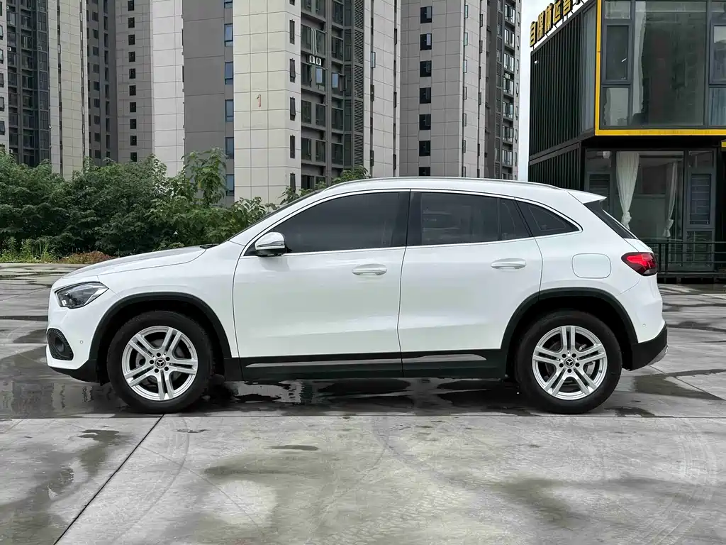 Mercedes-Benz GLA 2021